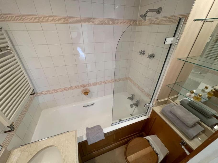 Circus Mews Townhouse:2 Beds:2 En-Suite Baths:Parking:City Centre:Quiet Area ภายนอก รูปภาพ